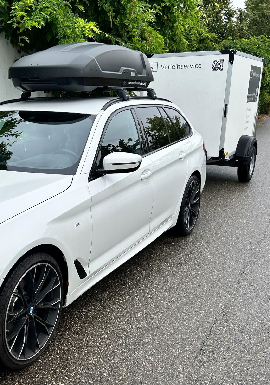 Anwendungsbeispiel Verleihservicealex mit Dachbox und Anhänger